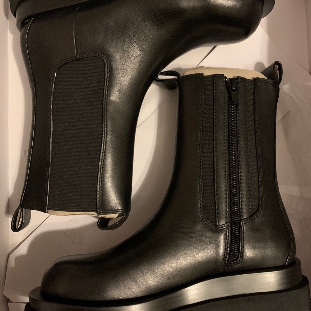 Jeffrey Campbell Women’s Tanked Chelsea Boot Black Leather Lug Sole Size 6 M